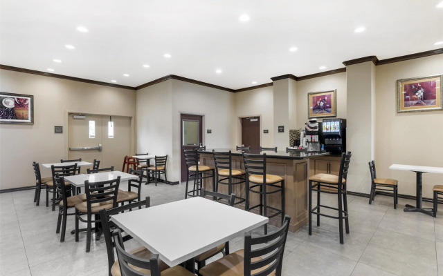 Best Western Red River Inn & Suites