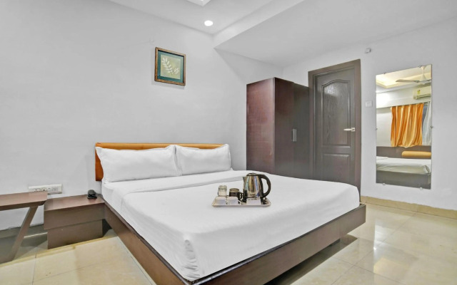 OYO Townhouse 704 Hotel Divya Palace