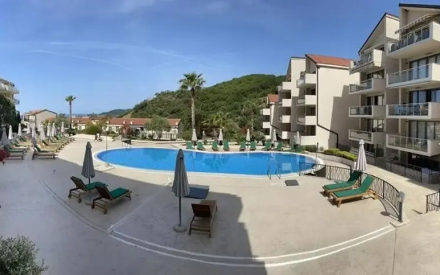 Sunset Poolside Retreat BlueH