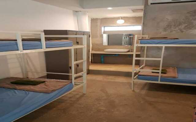Shut Eye Party Hostel - Adults Only