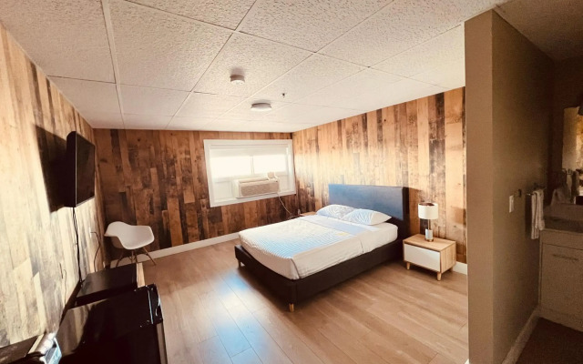 Camrose Le Chateau Hotel