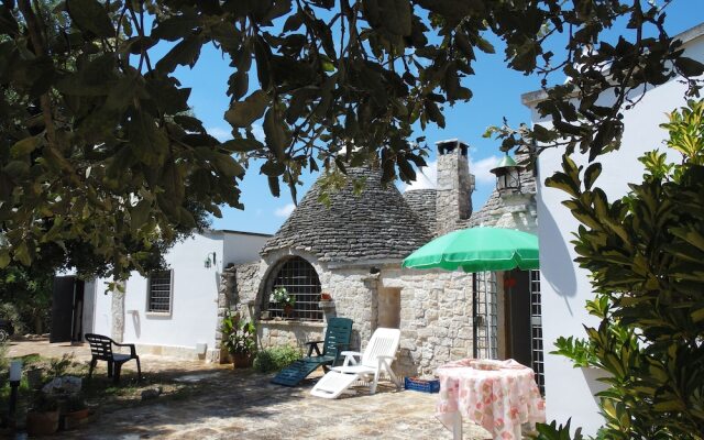 Trulli sotto La Cupa