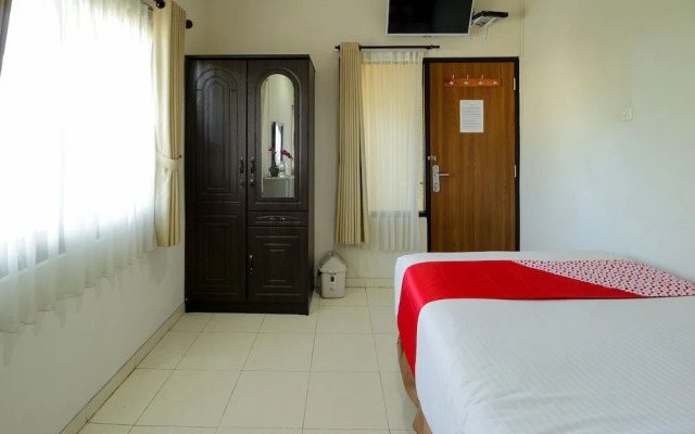 OYO 734 Tuban Torres Accomodation