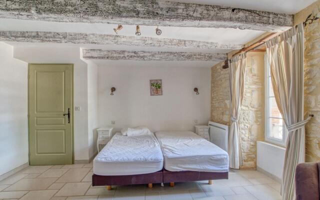 Alluring Holiday Home in Dégagnac with Heated Pool
