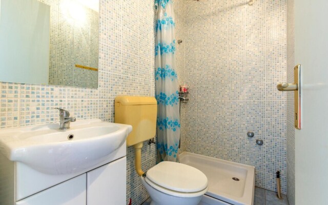 Awesome Apartment in Podstrana With Wifi and 2 Bedrooms