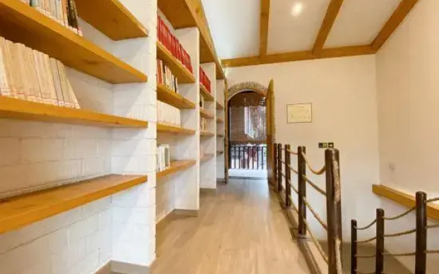 No.33 Book Inn