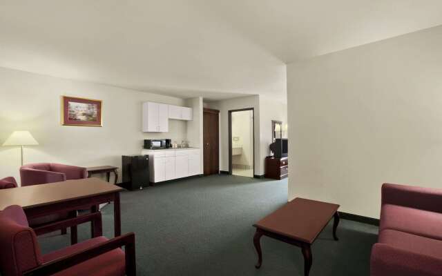 Days Inn & Suites by Wyndham Romeoville