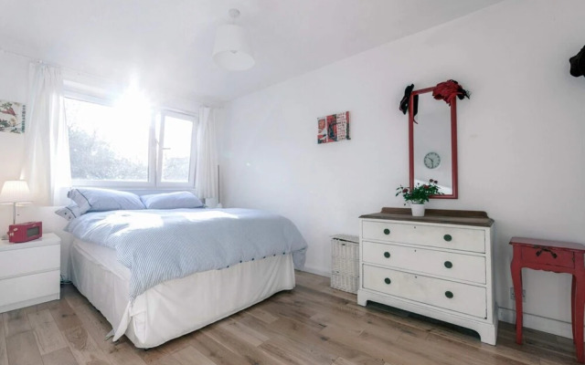 3 Bedroom House With Garden in Brixton