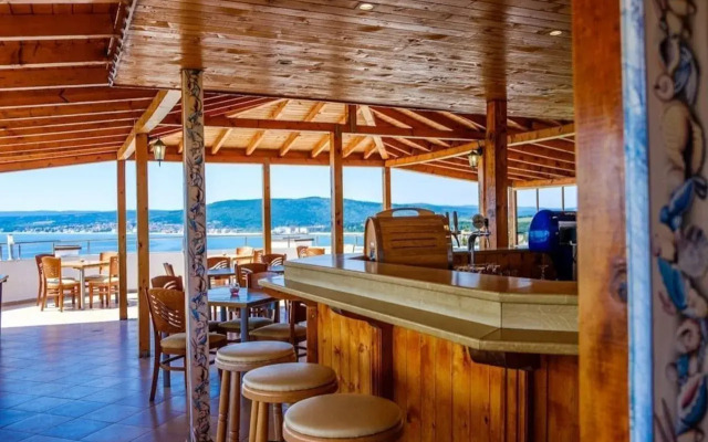 Hotel Vemara Club