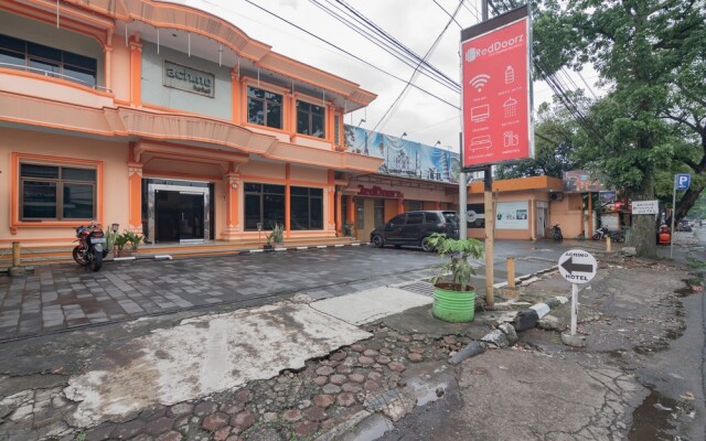 RedDoorz @ Achino Hotel Bandung