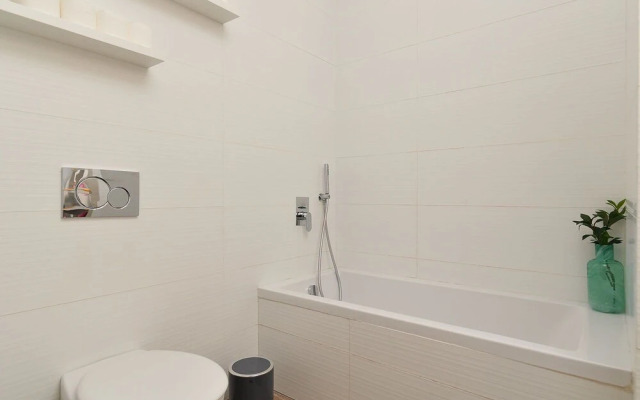 Authentic New Apt Near The Beach Allenby