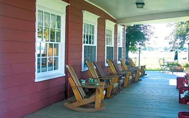 Shaw's Hotel & Cottages