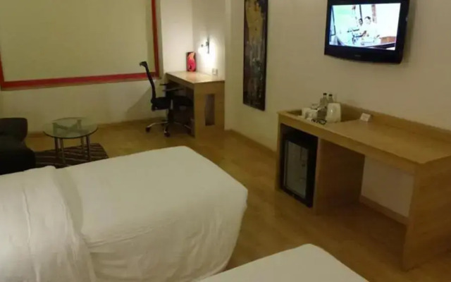 Red Fox by Lemon Tree Hotels, Hyderabad