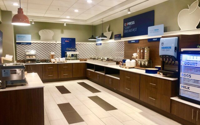 Holiday Inn Express & Suites Macon North by IHG