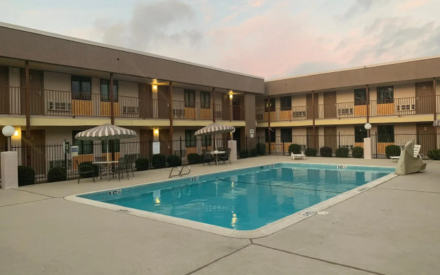 Red Roof Inn Lewisville