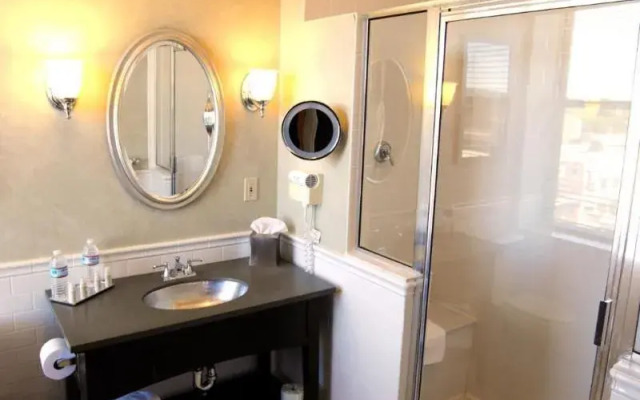 The Parker Inn and Suites