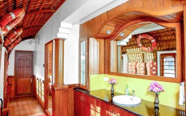 1 BHK Houseboat in Nedumudy, Alappuzha, by GuestHouser (E47B)