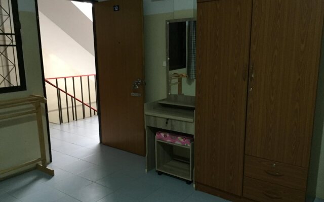 Baan Ladarom