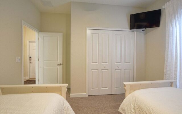 Storey Lake-5 Bedroom Townhome W/spashpool-1613st Townhouse