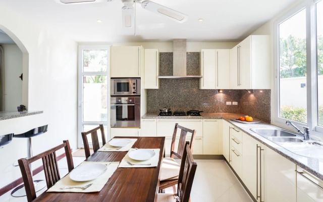 Baan Kaja Villa by Lofty
