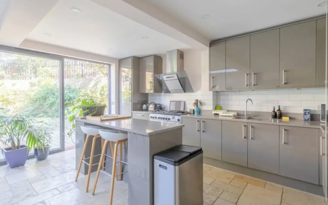 Beautiful & Modern 3BD House- Kennington!