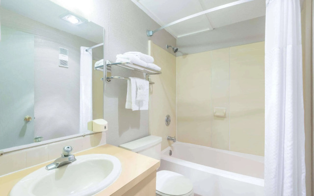 Super 8 By Wyndham Sheridan