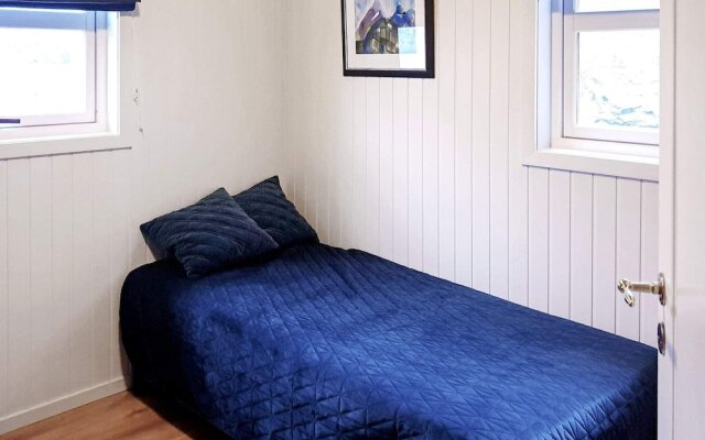 10 Person Holiday Home In Midsund