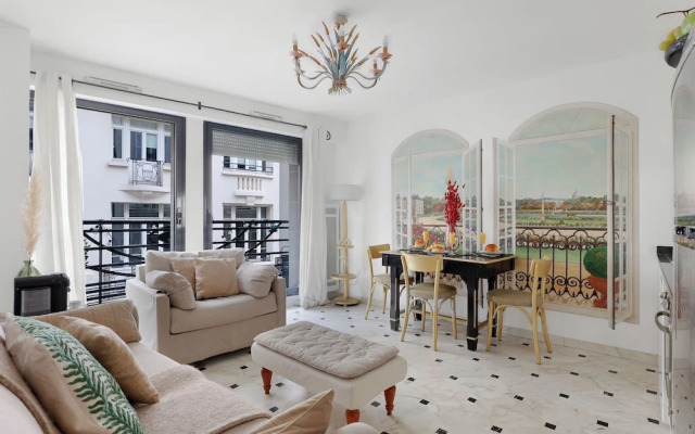 Stylish 2BR for 6 by Champs-Elysees