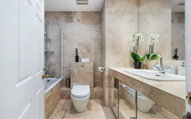 Luxury Private Apartment in Kensington