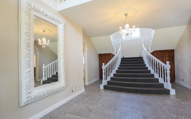 Luxury 5 Brm Oasis in Temple View