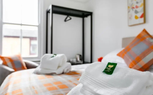 Super Central Hotel Style EnSuite Bedroom #9