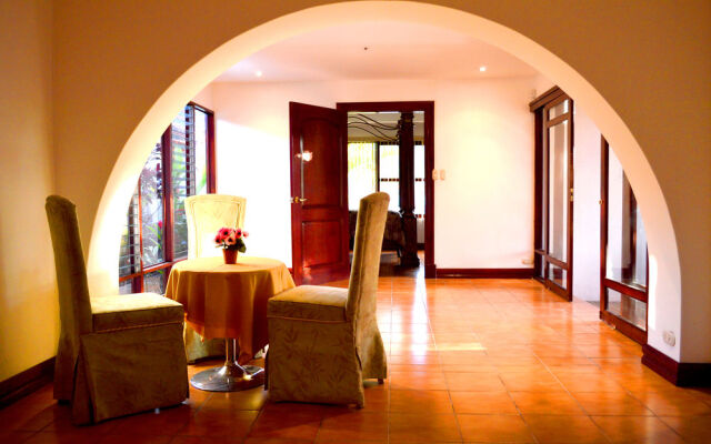 Nest Hotel B & B