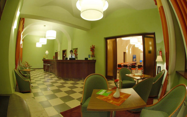 EA Hotel Downtown