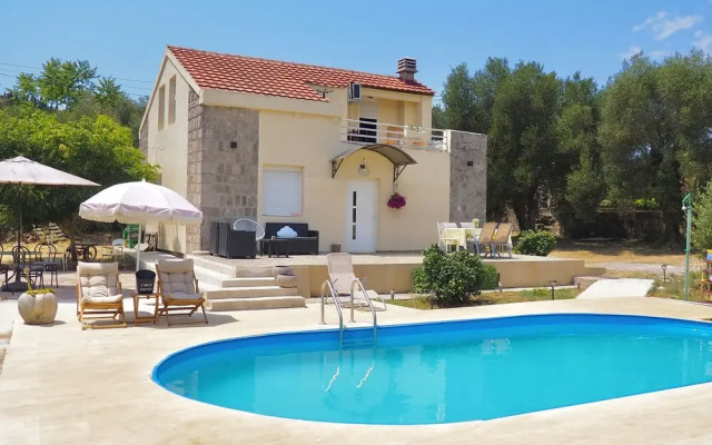 Villa Paraiso with Pool