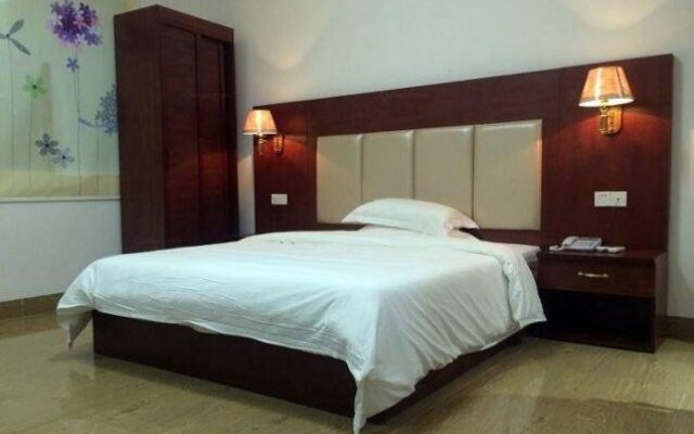Lianjiang Yue Guang Business Hotel