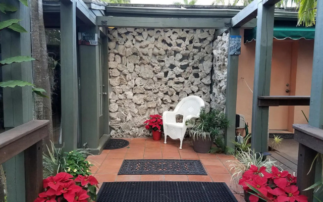 Suite Dreams Inn by the Beach