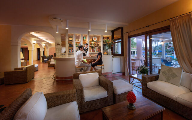 Lantana Resort Hotel & Apartments