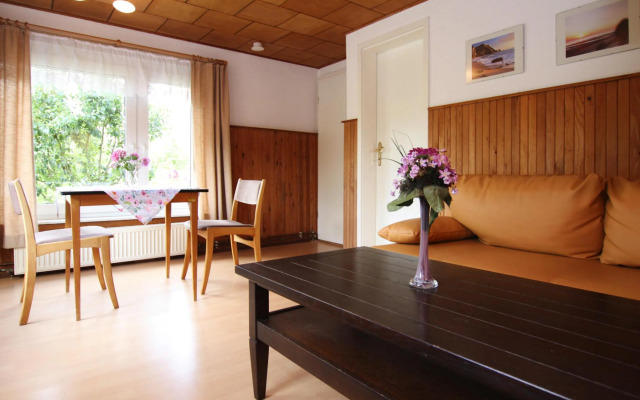 Apartment, Sternberg