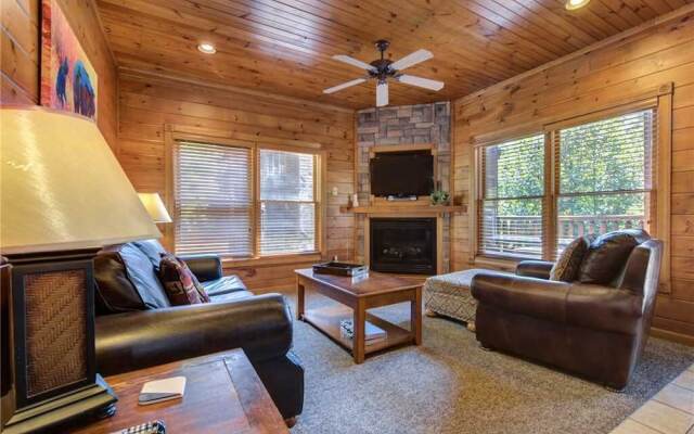 Gatlinburg Majesty 4 Bedroom Home with Hot Tub