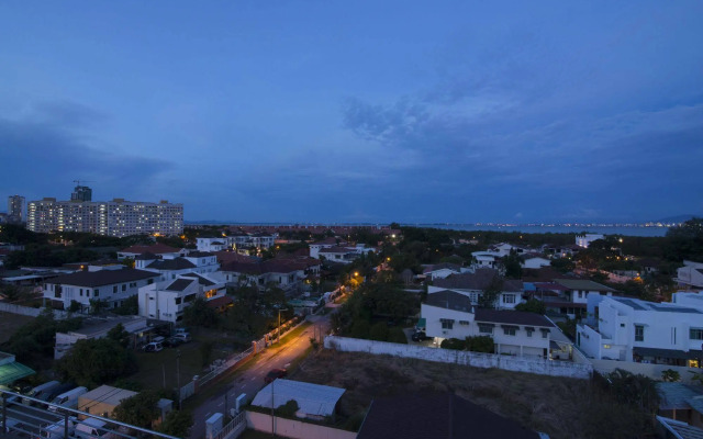 Golden View Serviced Apartment