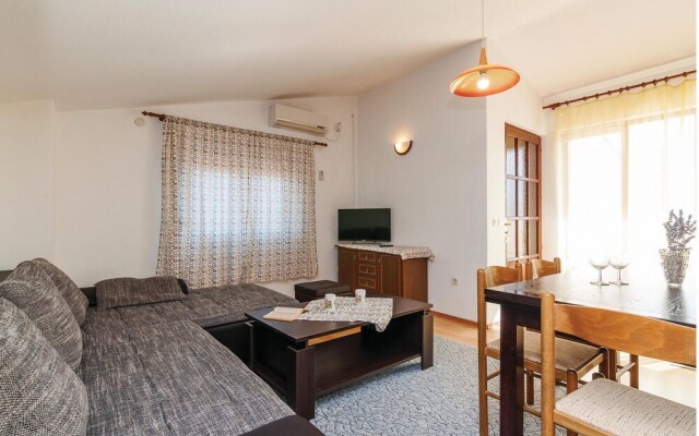 Amazing Apartment in Sv.filip i Jakov With 2 Bedrooms