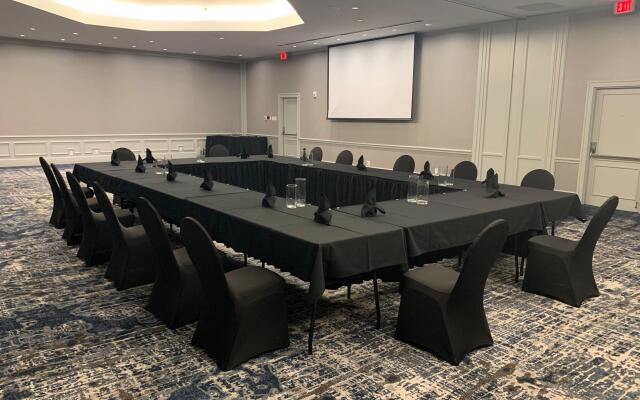 Crowne Plaza Suites Arlington by IHG