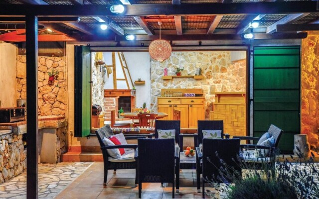 Stunning Home in Sevid With Wifi and 5 Bedrooms