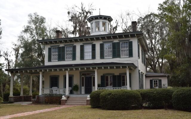 1872 John Denham House Bed and Breakfast