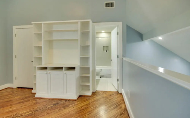 Spacious Eado Getaway < 1 Mi to Toyota Center!