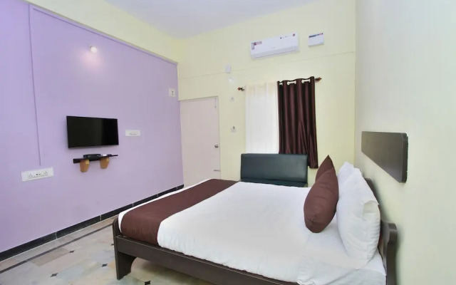 OYO 9060 Sri Sai Guest Inn