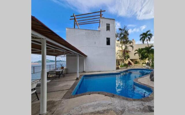 64 Peninsula del Capitan
