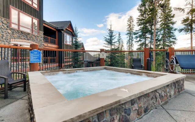 1 Bedroom Ski in, Ski Out Mountain Vacation Rental Just Steps from the Snowflake Ski Lift