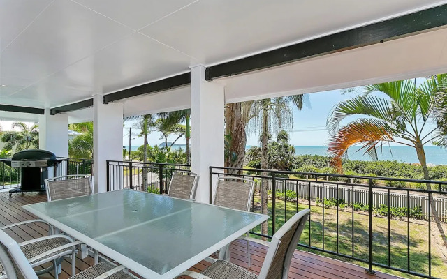 Dolce Vita Beachfront Holiday House