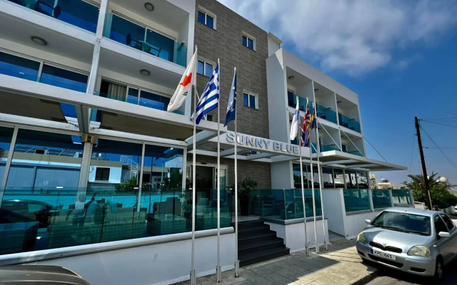 Sunny Blue Hotel
